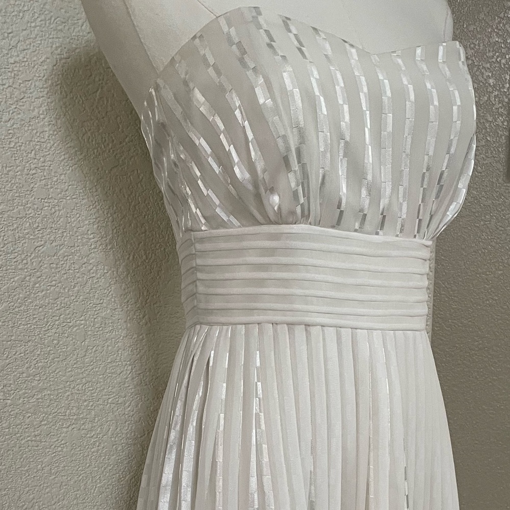 White House Black Market Strapless Pleated Ivory Dress | Cocktail Size 0 - Picture 4 of 13